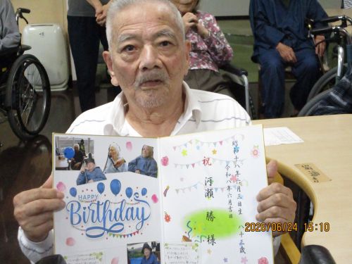 お誕生日おめでとうございます 笑顔は最高です!!