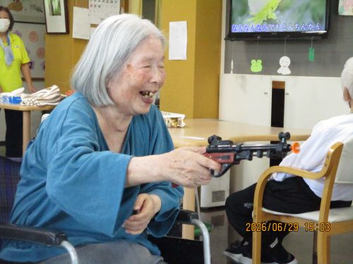 満面の笑顔で何を狙う